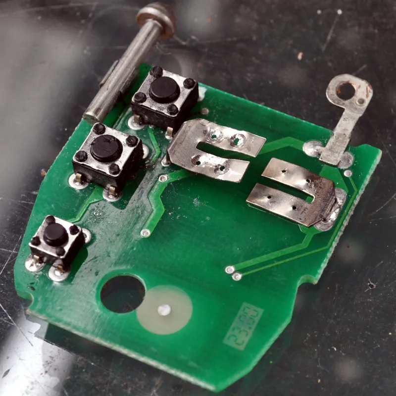 How to change the battery in a Holden Commodore car key